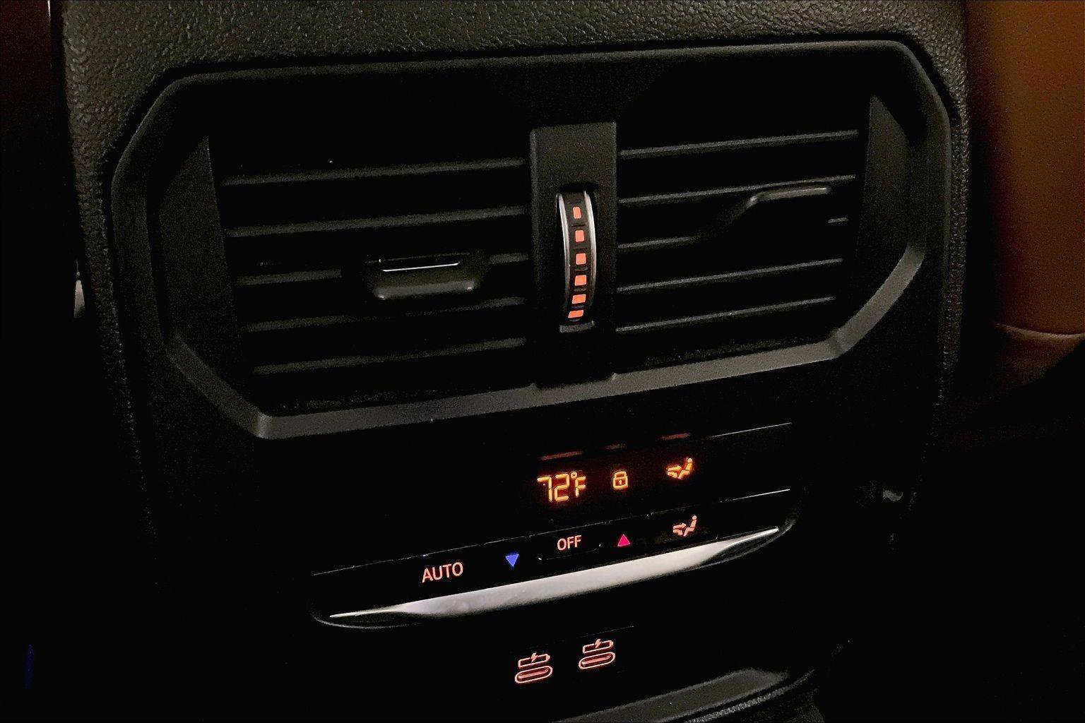 Used 2022 BMW 330i xDrive 330i xDrive w/ Driving Assistance Package image 32