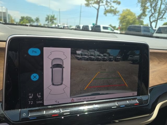 Used 2024 Volkswagen Atlas SE w/ Panoramic Sunroof Package FWD image 16
