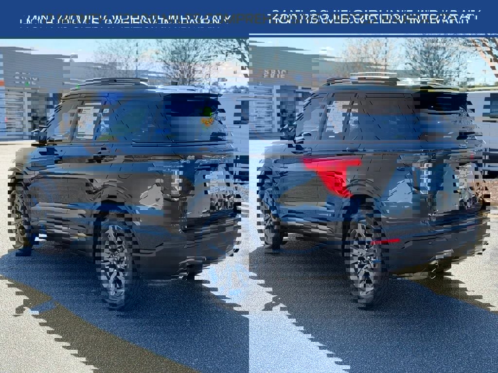 Certified 2022 Ford Explorer XLT w/ Equipment Group 202A image 5