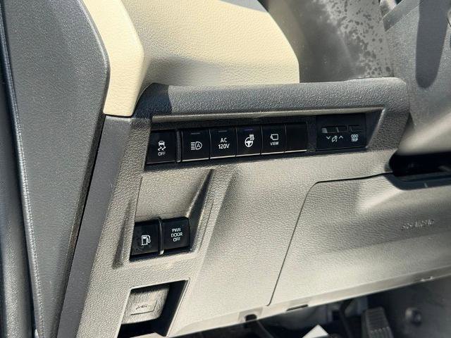 Used 2023 Toyota Sienna Platinum AWD/4WD image 22