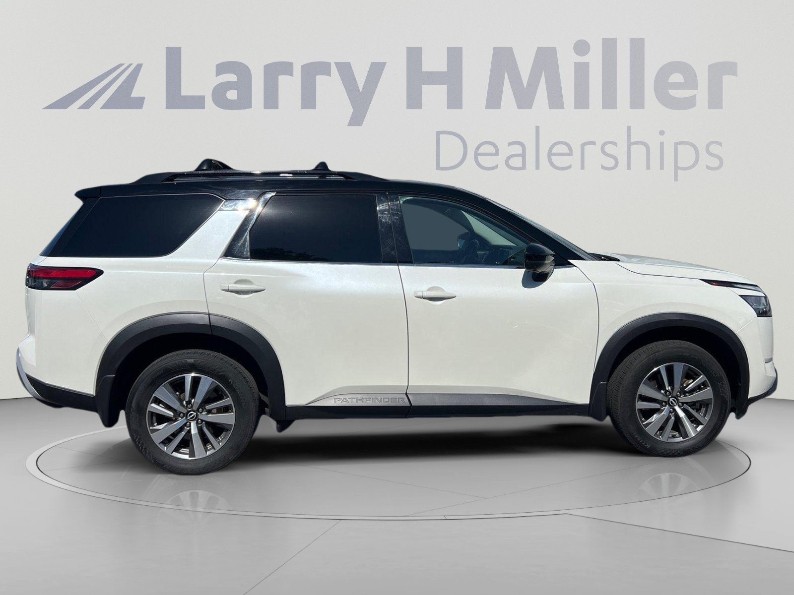 Used 2023 Nissan Pathfinder SL AWD/4WD image 6