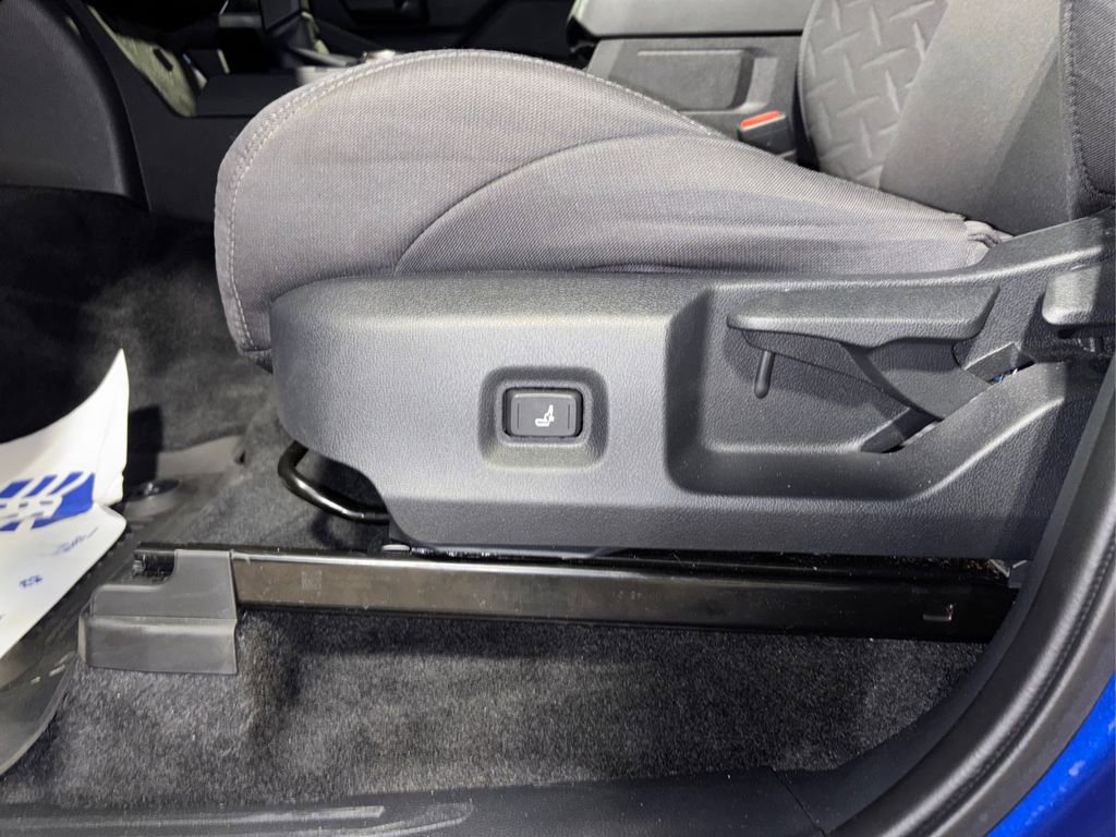 Used 2025 Toyota Tacoma SR5 AWD/4WD image 29