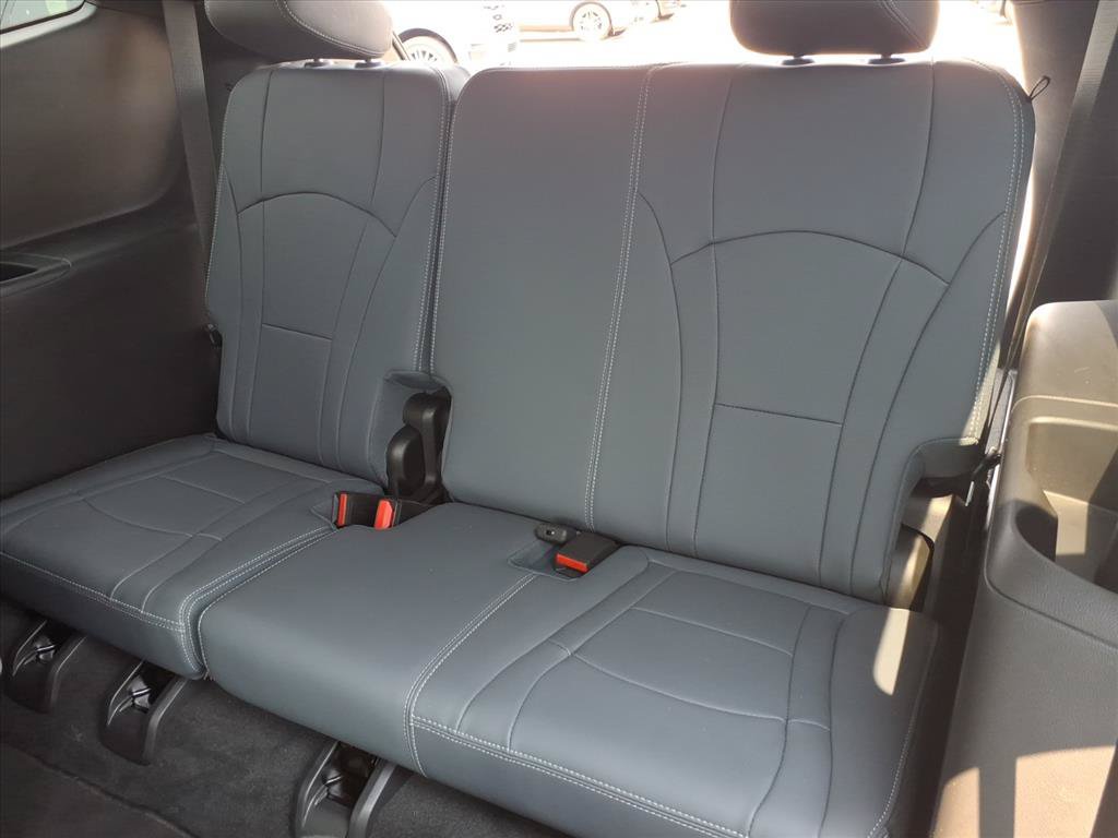 Used 2023 Buick Enclave Essence w/ Sport Touring Edition FWD image 7