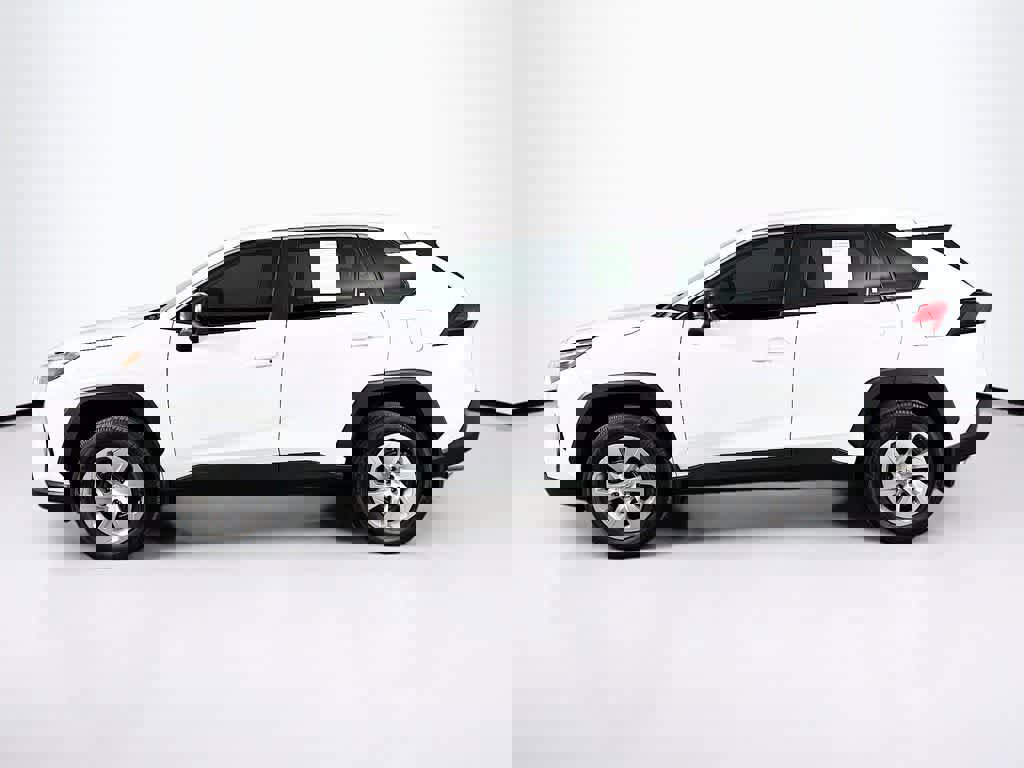 Used 2023 Toyota RAV4 LE image 3