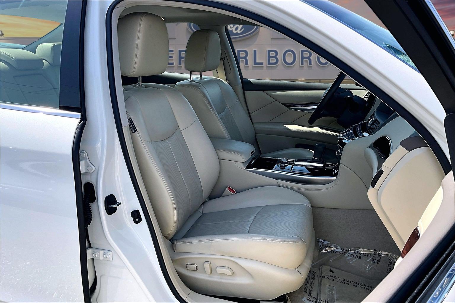 Used 2019 INFINITI Q70 Luxe AWD/4WD image 7
