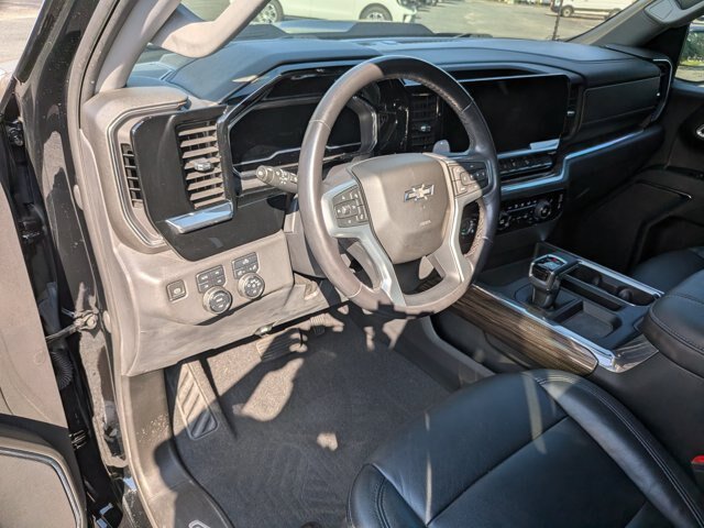 Used 2023 Chevrolet Silverado 1500 LT Trail Boss AWD/4WD image 17