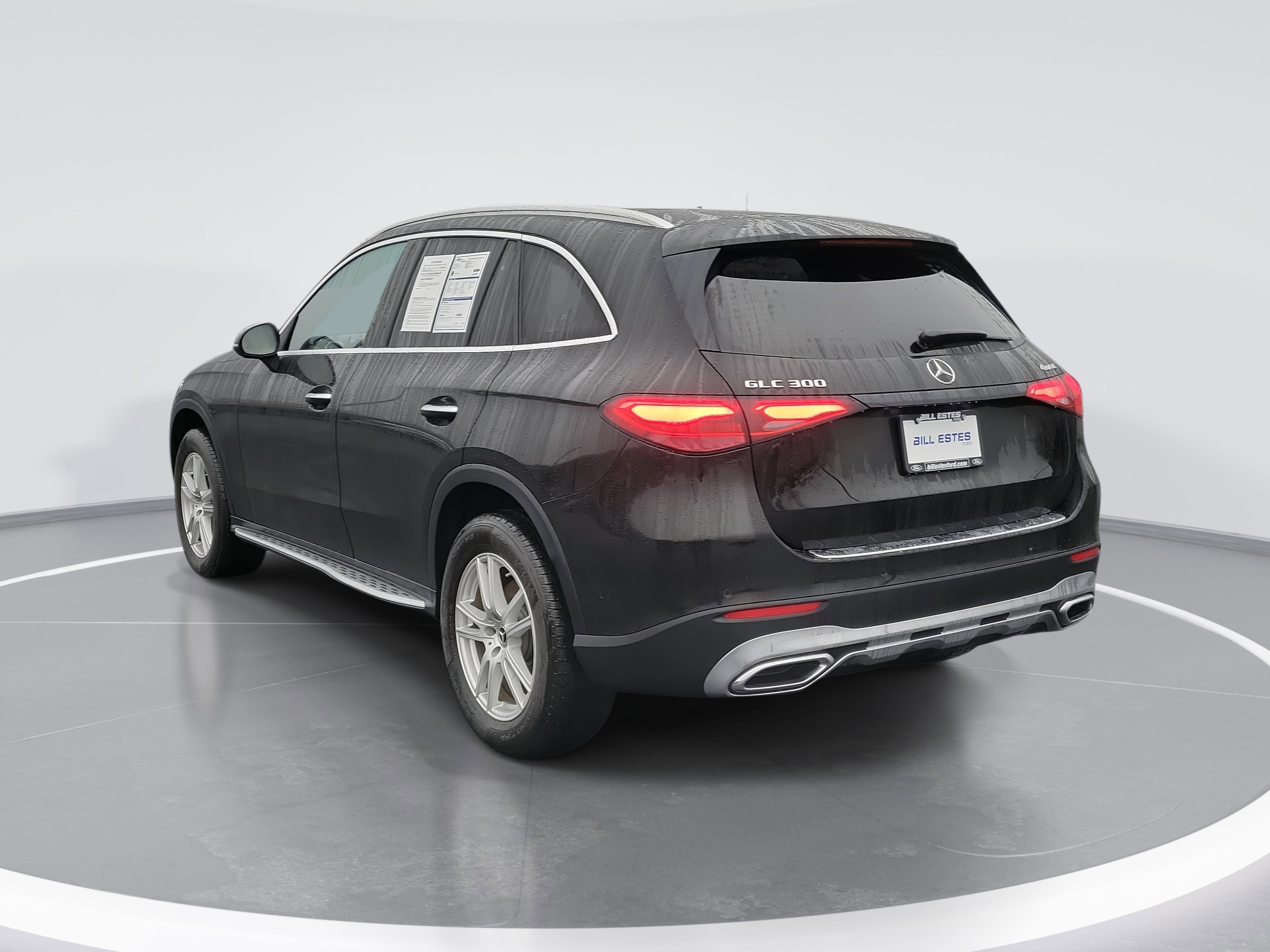 Used 2023 Mercedes-Benz GLC 300 4MATIC image 2