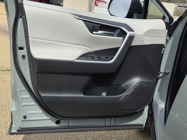 Used 2020 Toyota RAV4 XLE Premium image 14