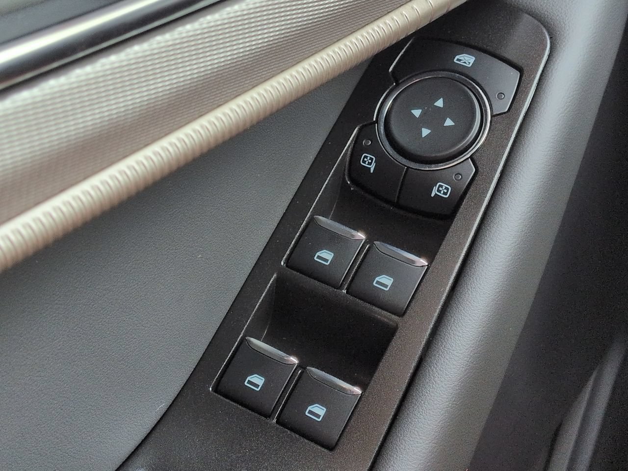 Certified 2025 Ford Explorer Active RWD image 22