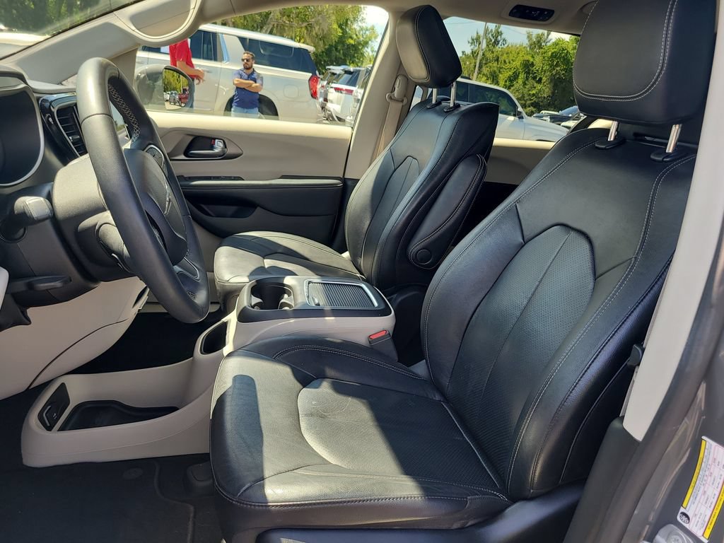 Used 2022 Chrysler Pacifica Touring-L w/ Uconnect Theater Family Group FWD image 19
