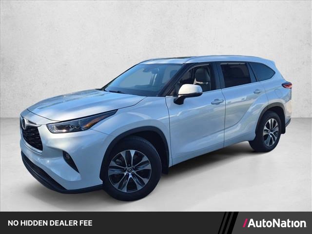Used 2023 Toyota Highlander FWD image 1