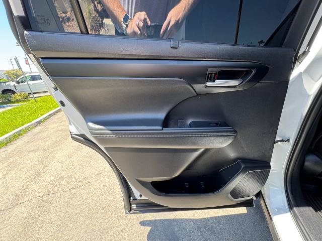 Used 2025 Toyota Highlander XLE FWD image 24