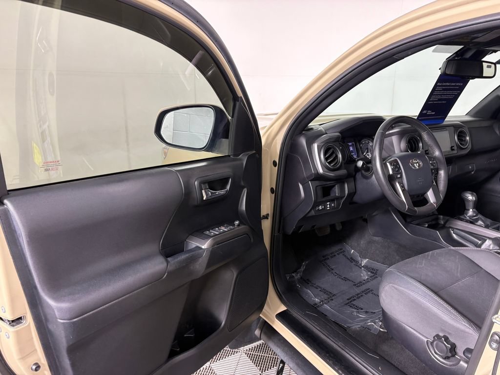 Used 2018 Toyota Tacoma TRD Sport w/ Technology Package AWD/4WD image 12