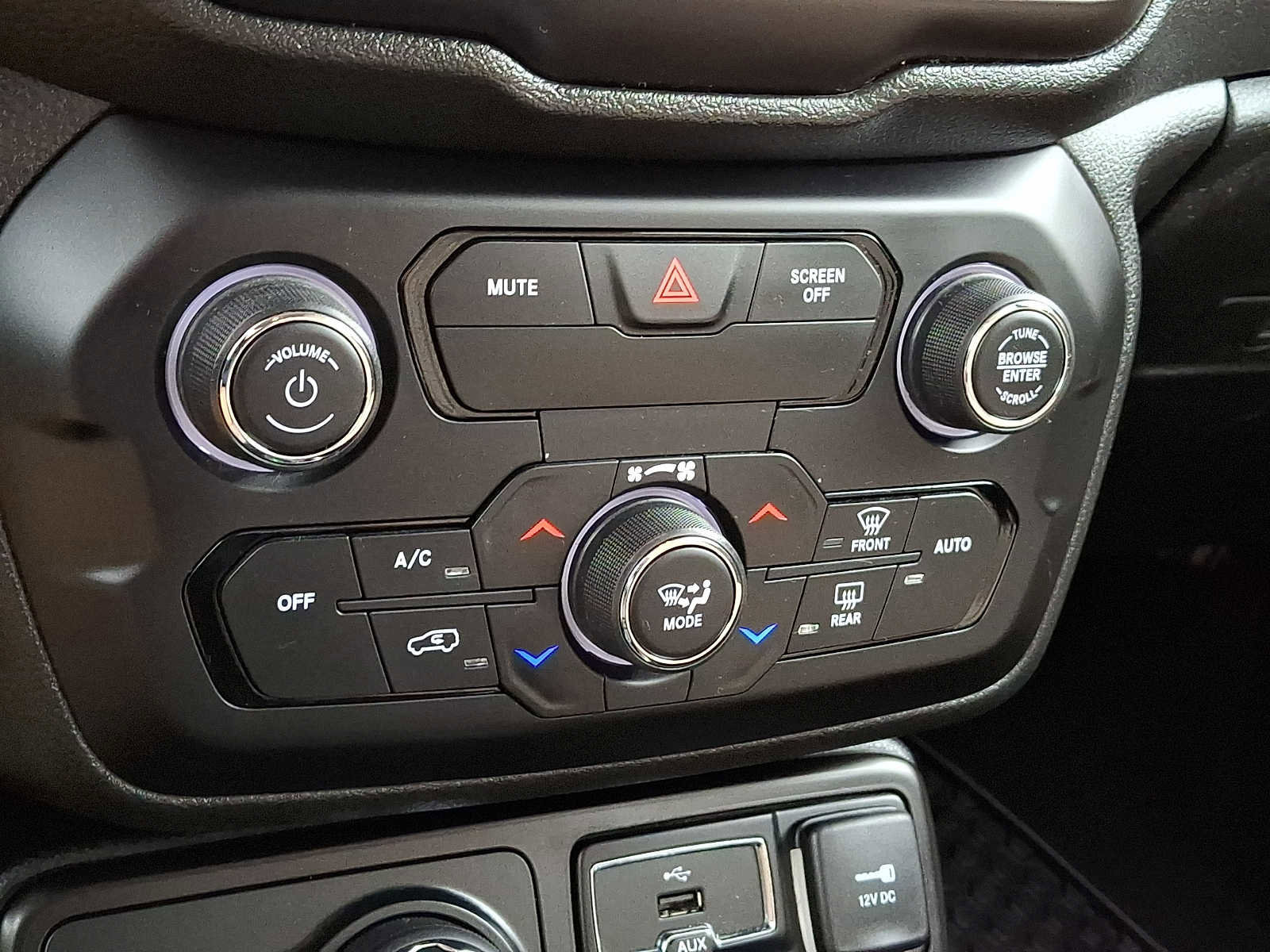 Used 2019 Jeep Renegade Latitude w/ UConnect 8.4 Nav Group image 15