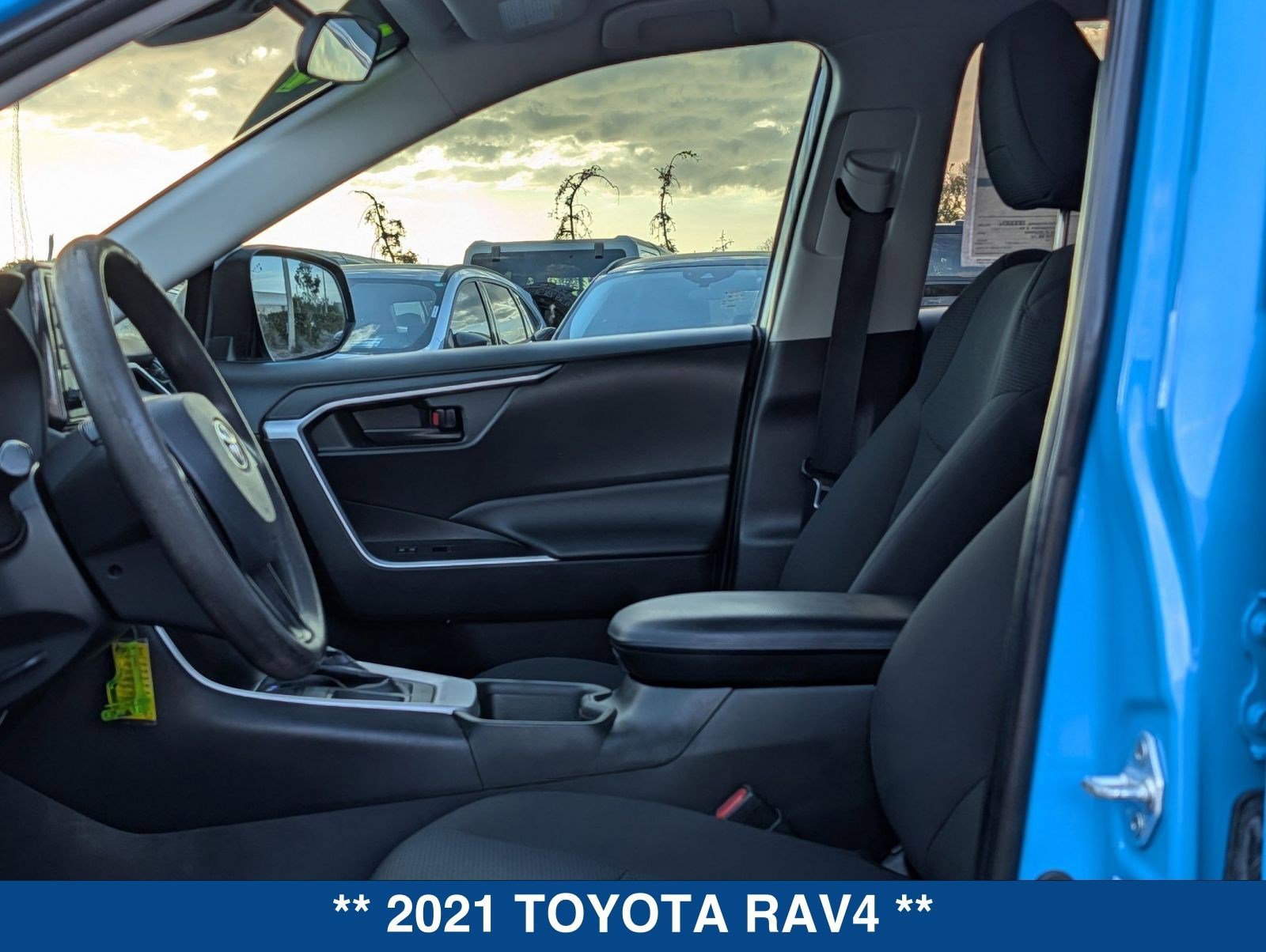 Used 2021 Toyota RAV4 LE image 19