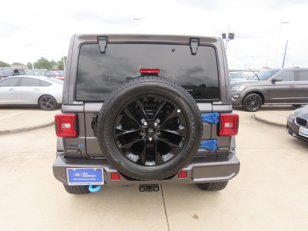 Used 2021 Jeep Wrangler Unlimited Sahara AWD/4WD image 13