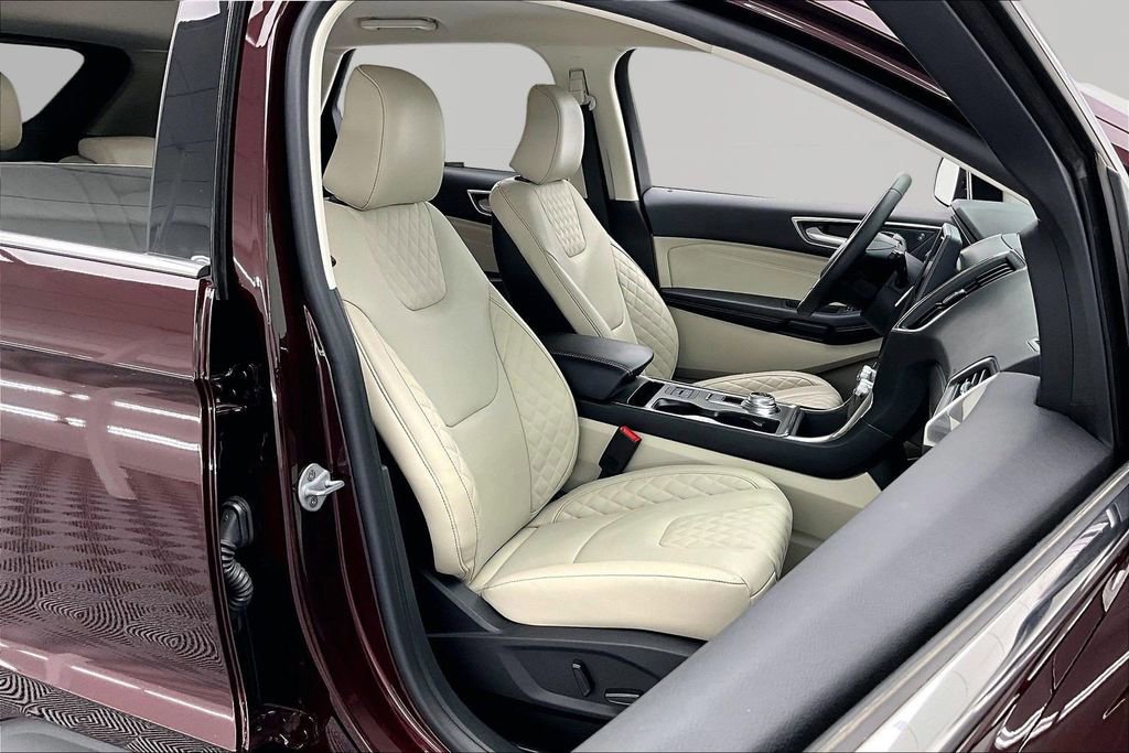 Certified 2024 Ford Edge Titanium w/ Equipment Group 301A image 9