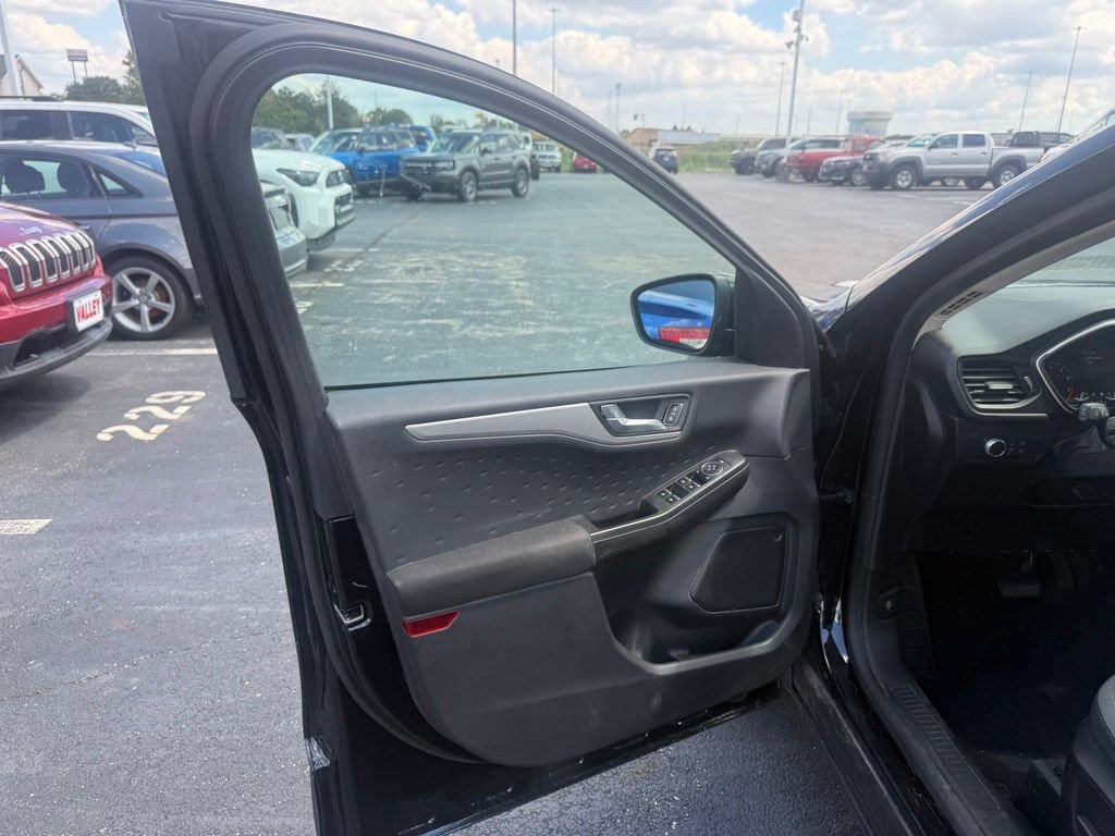 Certified 2020 Ford Escape SE FWD image 16
