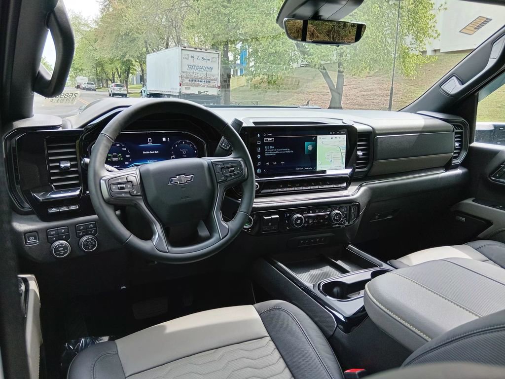 Used 2025 Chevrolet Silverado 2500 ZR2 w/ Technology Package image 14