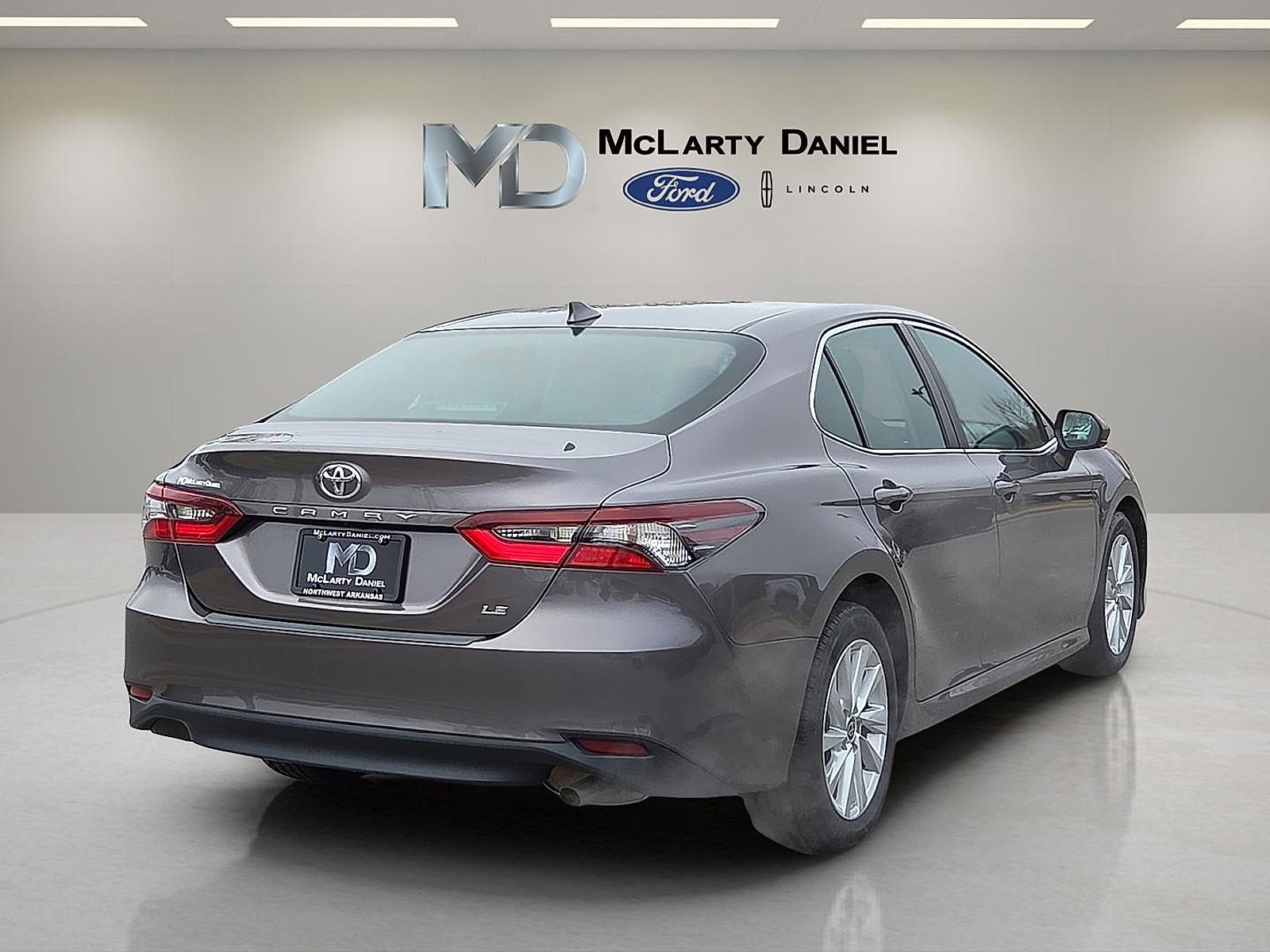 Used 2023 Toyota Camry LE image 5