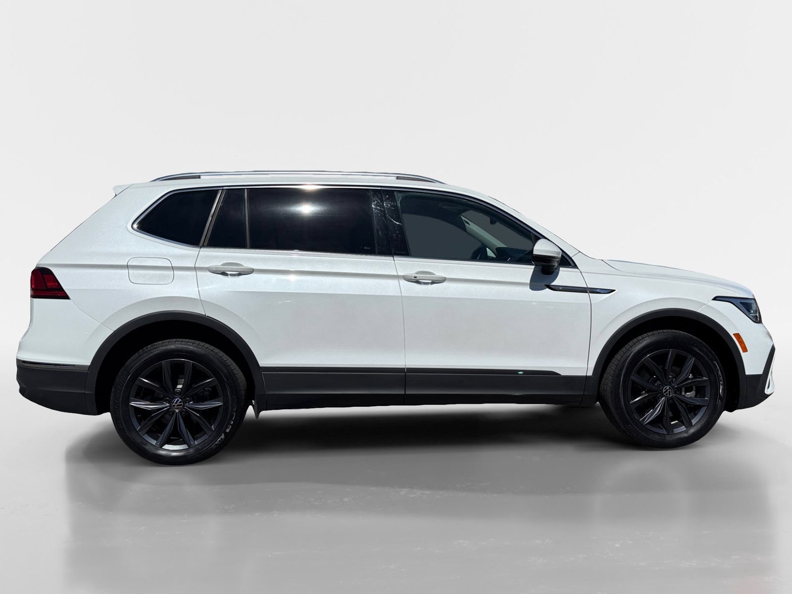 Used 2023 Volkswagen Tiguan SE FWD image 8