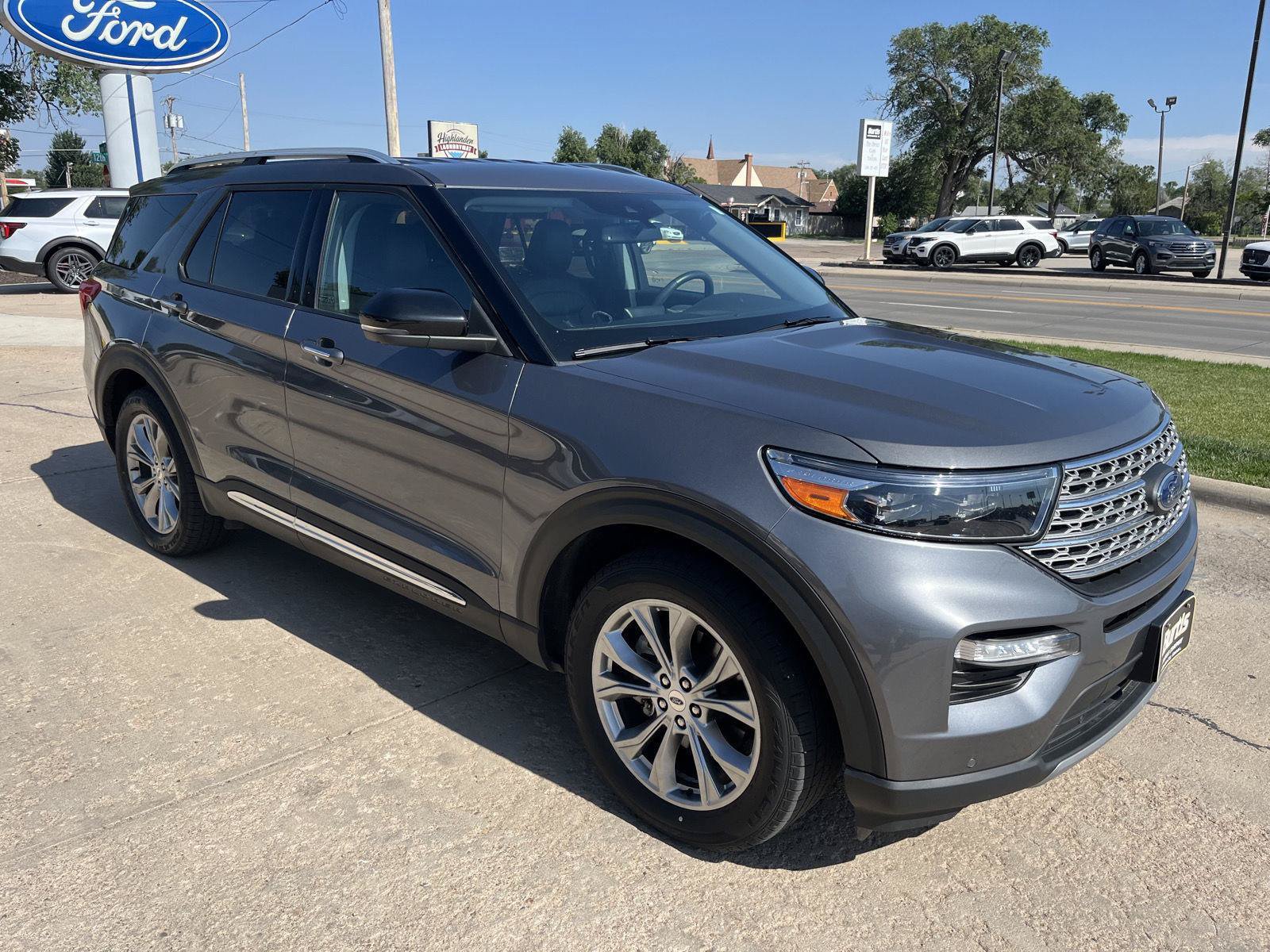 Certified 2022 Ford Explorer Limited w/ Equipment Group 301A RWD image 4