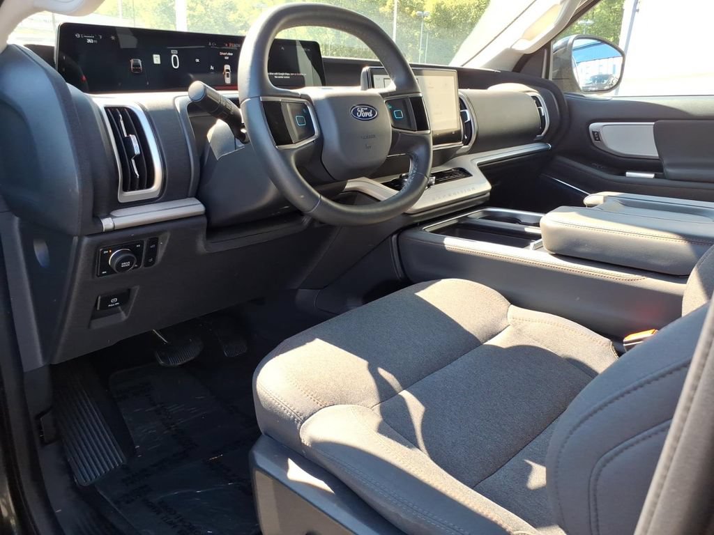 Certified 2025 Ford Expedition Active AWD/4WD image 13