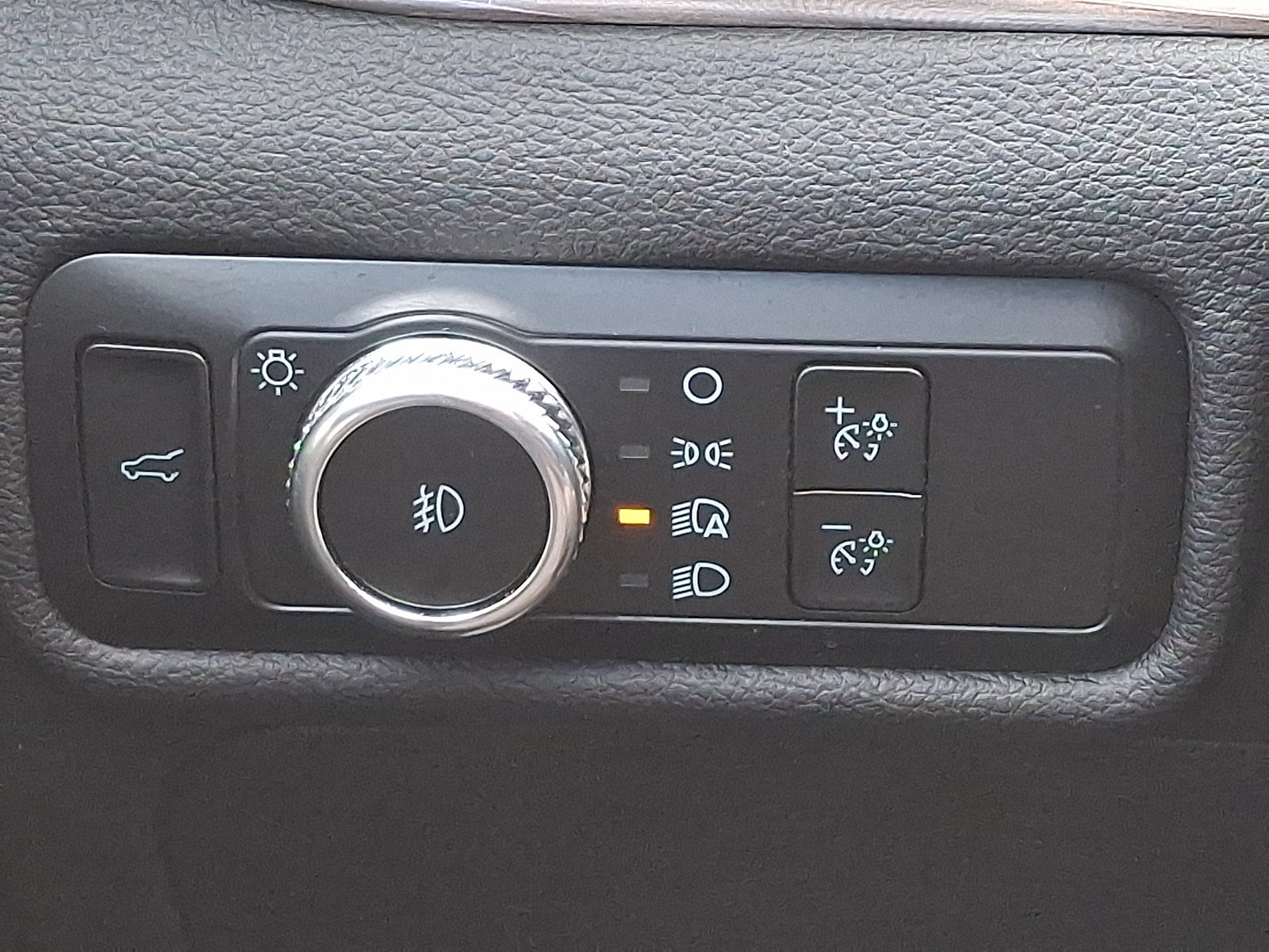 Certified 2023 Ford Explorer Limited w/ Limited Technology Package image 28