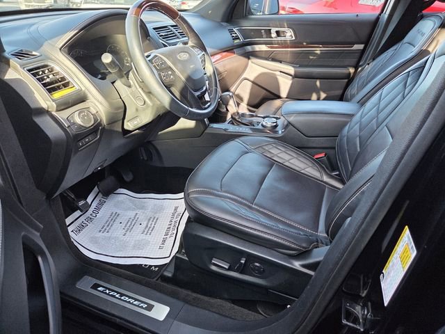 Certified 2018 Ford Explorer Platinum image 3