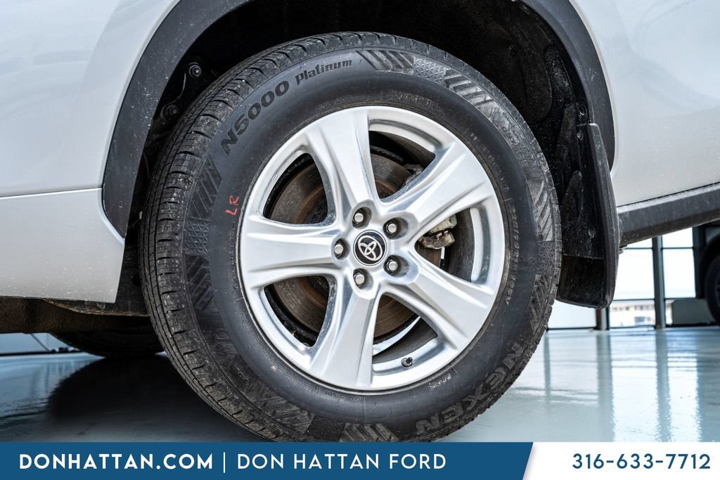 Used 2023 Toyota Highlander L FWD image 34