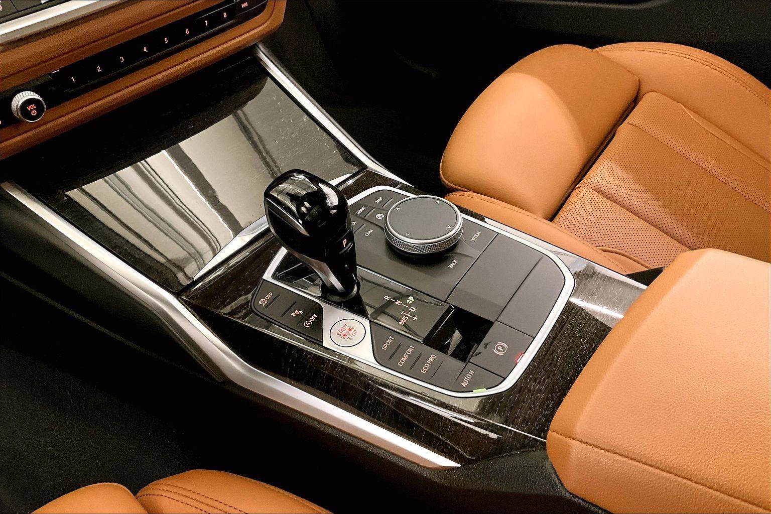 Used 2022 BMW 330i xDrive 330i xDrive w/ Driving Assistance Package image 16