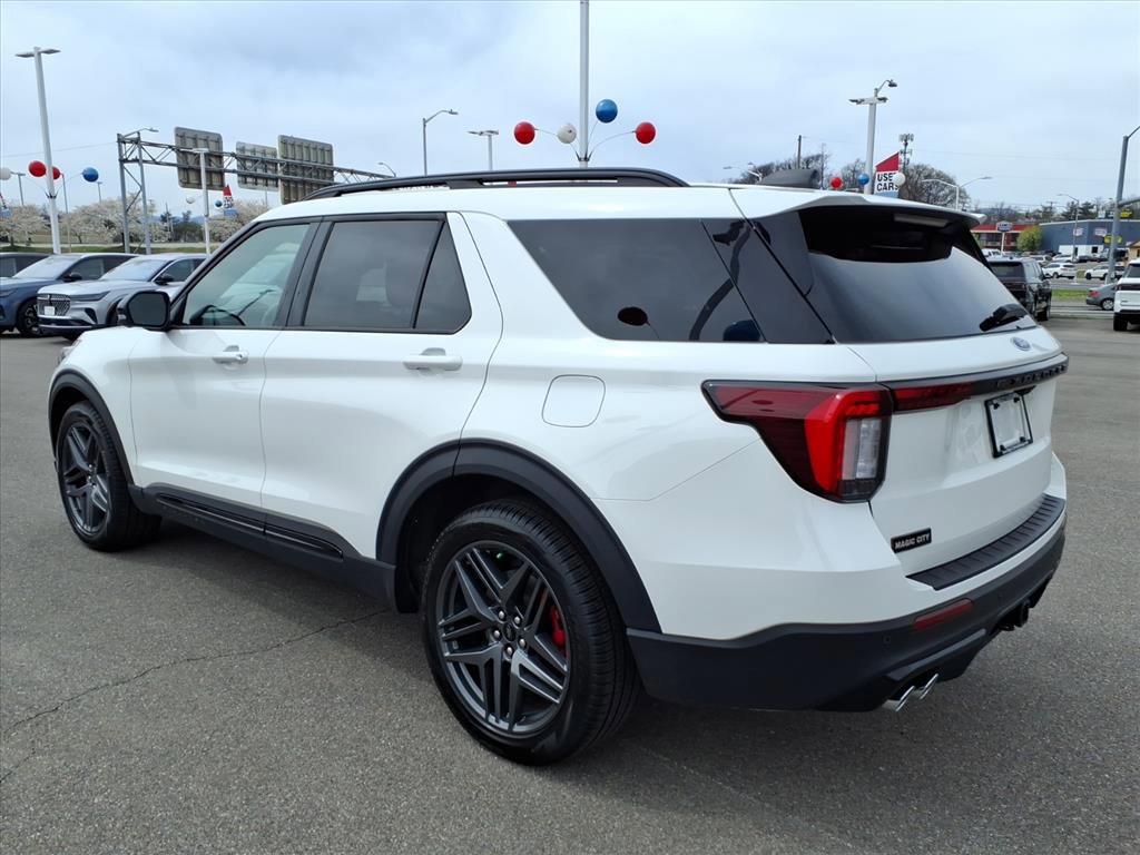 Certified 2025 Ford Explorer ST AWD/4WD image 3