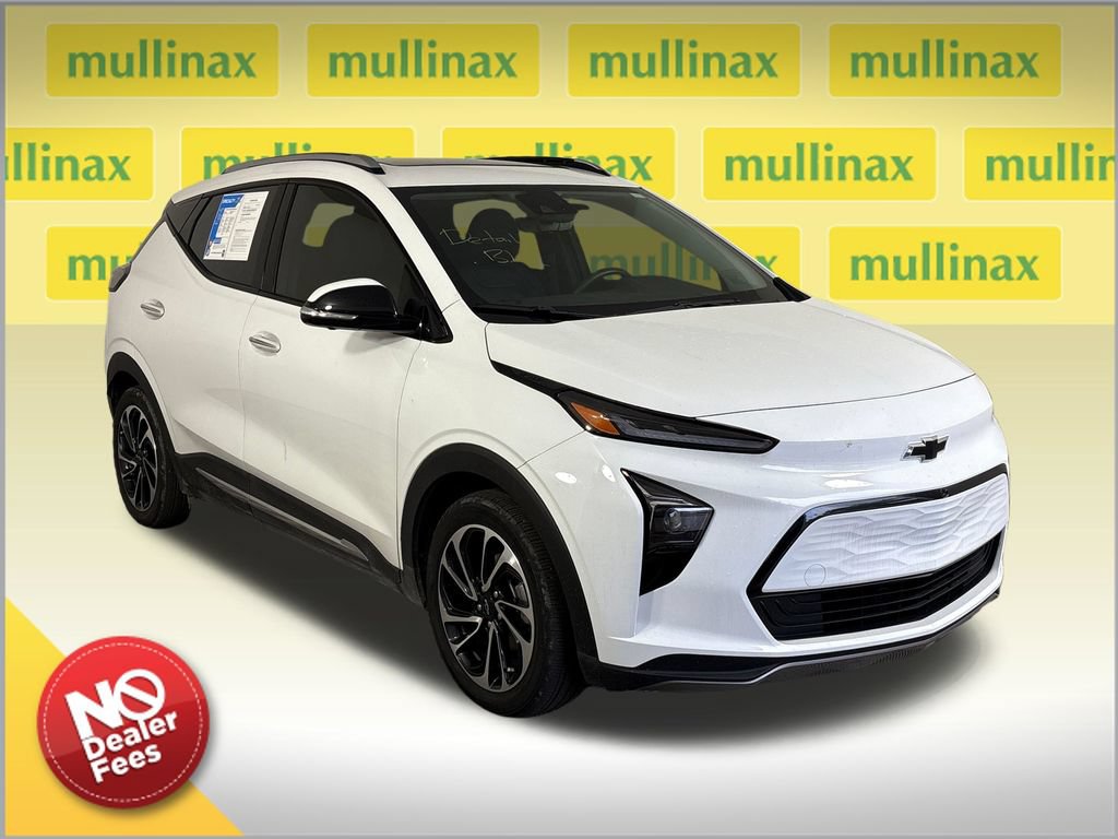 Used 2023 Chevrolet Bolt EUV Premier w/ Sun & Sound Package FWD image 1