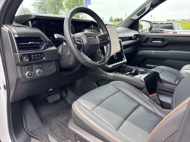 Used 2025 GMC Yukon AT4 w/ AT4 Premium Package AWD/4WD image 18