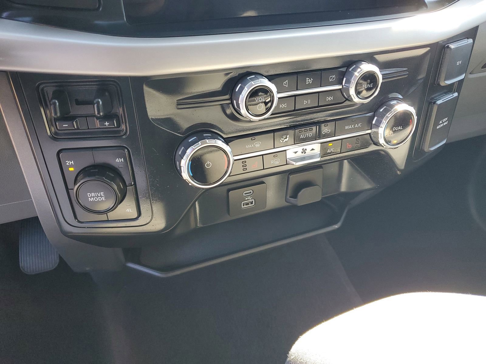 Certified 2022 Ford F150 XLT w/ Equipment Group 302A High image 26