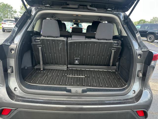 Used 2023 Toyota Highlander L FWD image 32