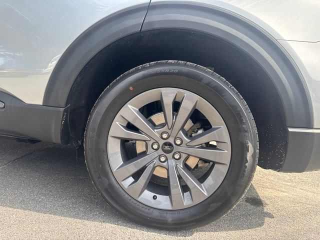 Certified 2023 Ford Explorer XLT w/ Equipment Group 202A AWD/4WD image 8
