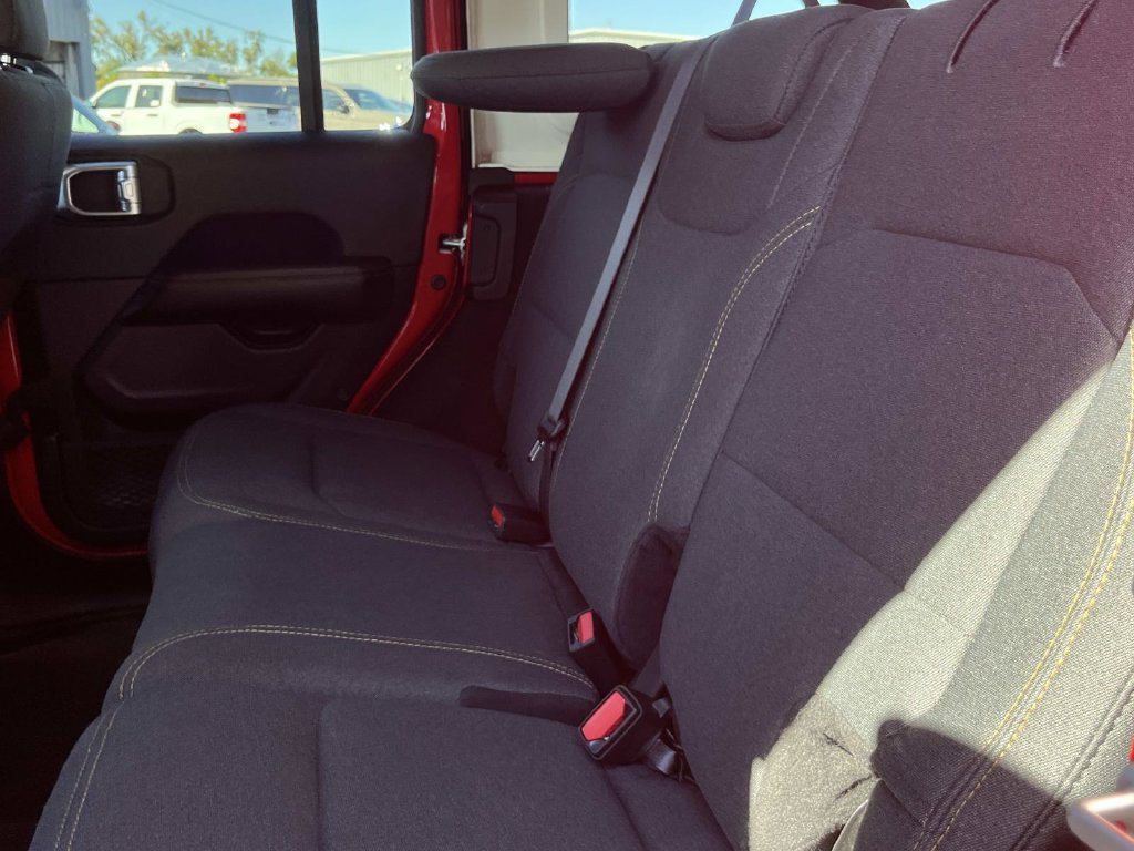 Used 2025 Jeep Wrangler Unlimited Sahara AWD/4WD image 23