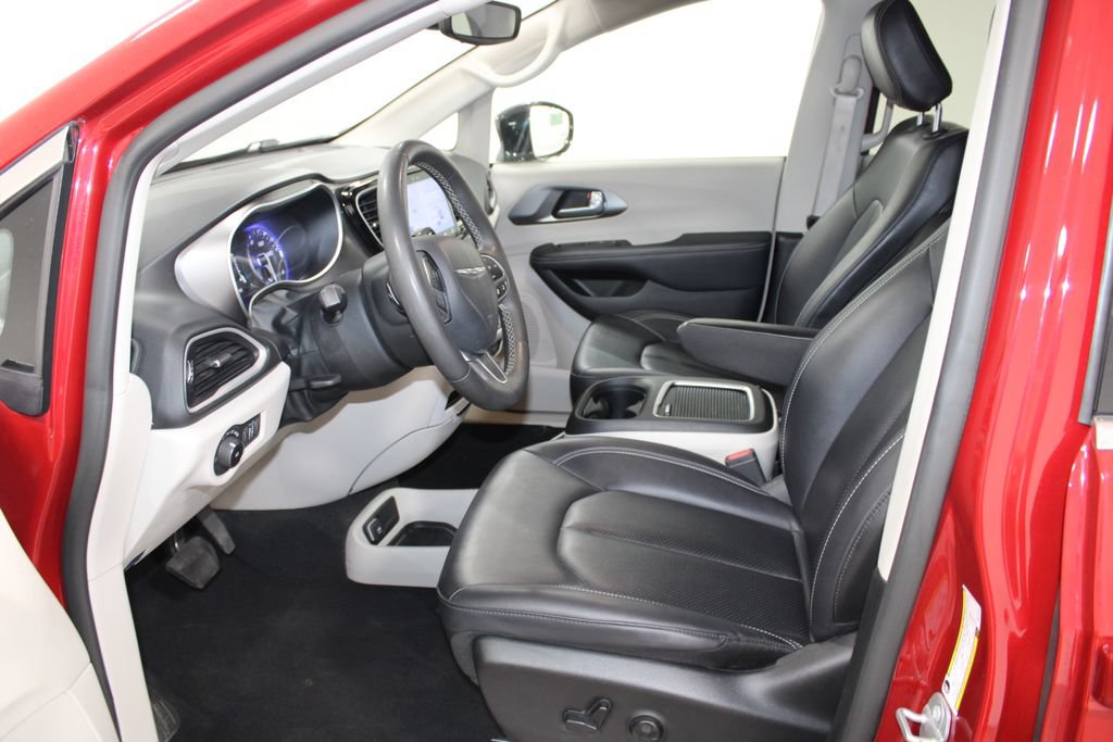 Used 2024 Chrysler Pacifica Touring-L FWD image 22
