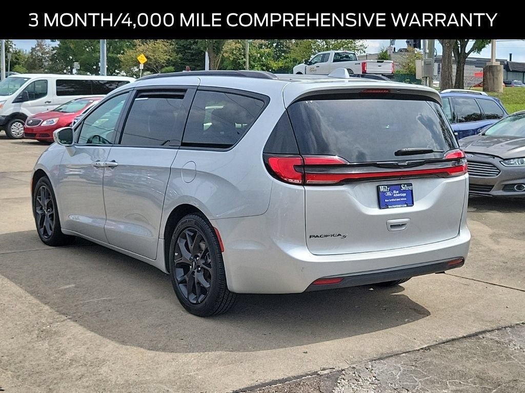 Used 2022 Chrysler Pacifica Touring-L w/ S Appearance Package FWD image 3