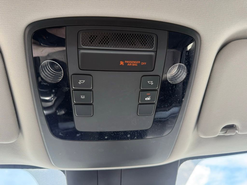 Used 2024 Kia Carnival LX FWD image 26