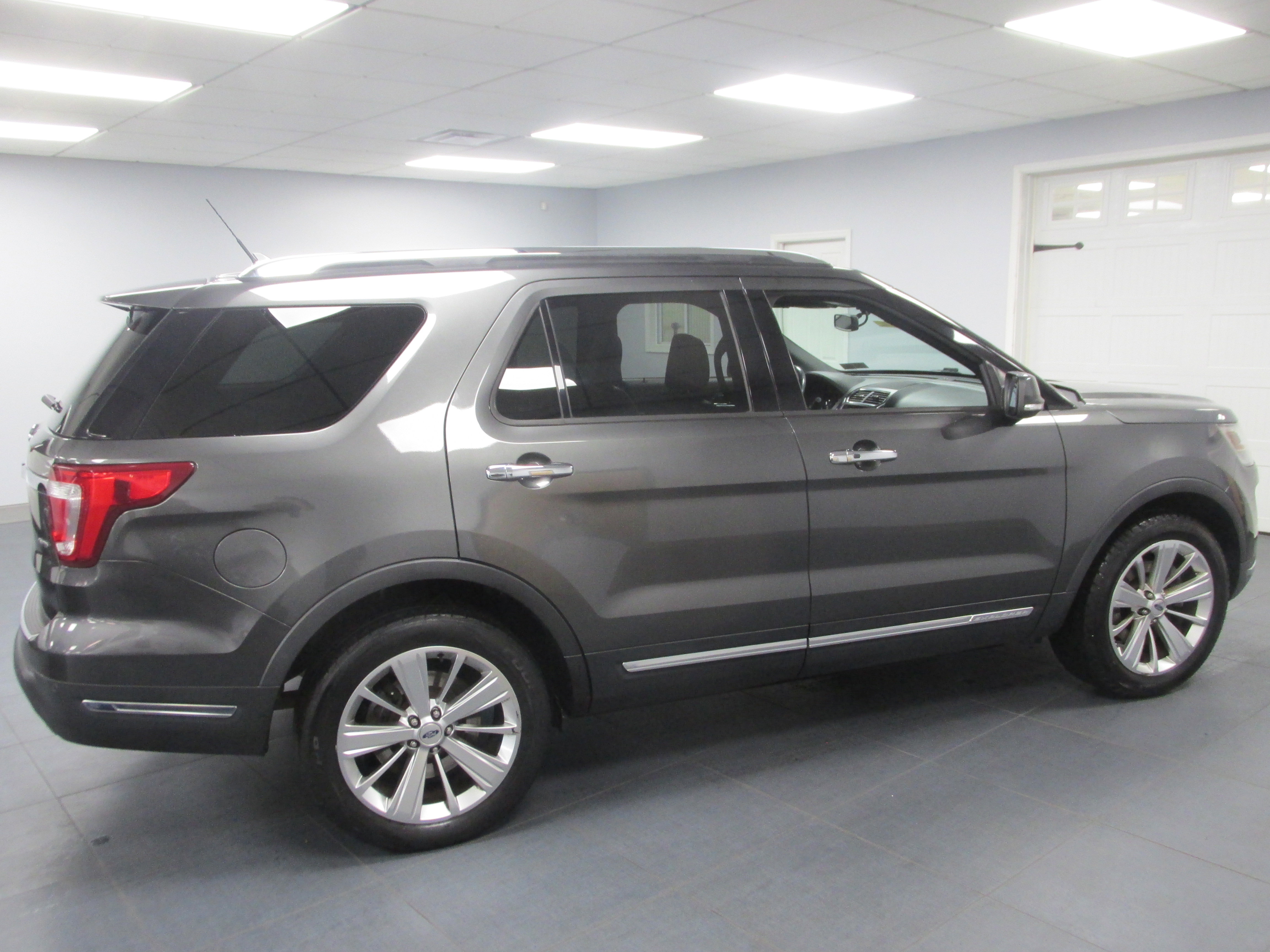 Certified 2019 Ford Explorer Limited w/ Class III Trailer Tow Package image 2