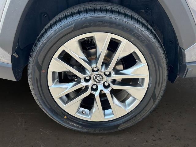 Used 2019 Toyota RAV4 XLE Premium w/ Cold Weather Package AWD/4WD image 26