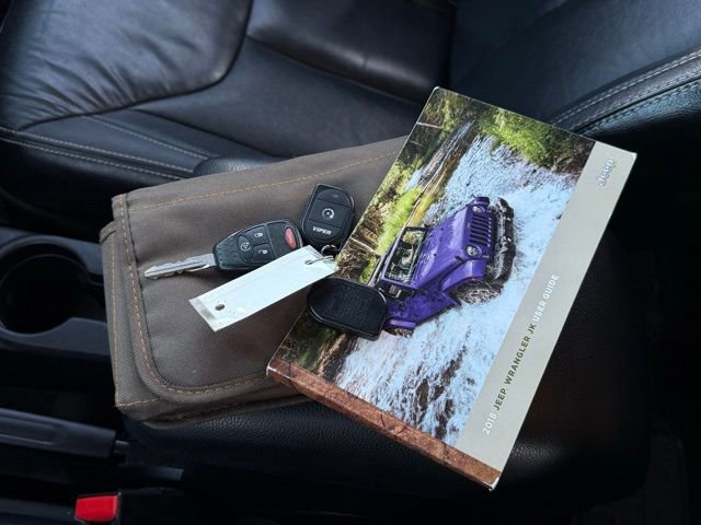 Used 2018 Jeep Wrangler Unlimited Sahara w/ Connectivity Group image 4