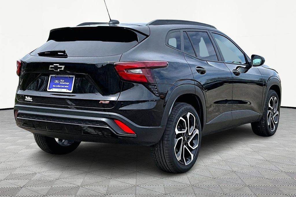 Used 2024 Chevrolet Trax RS w/ Driver Confidence Package FWD image 4