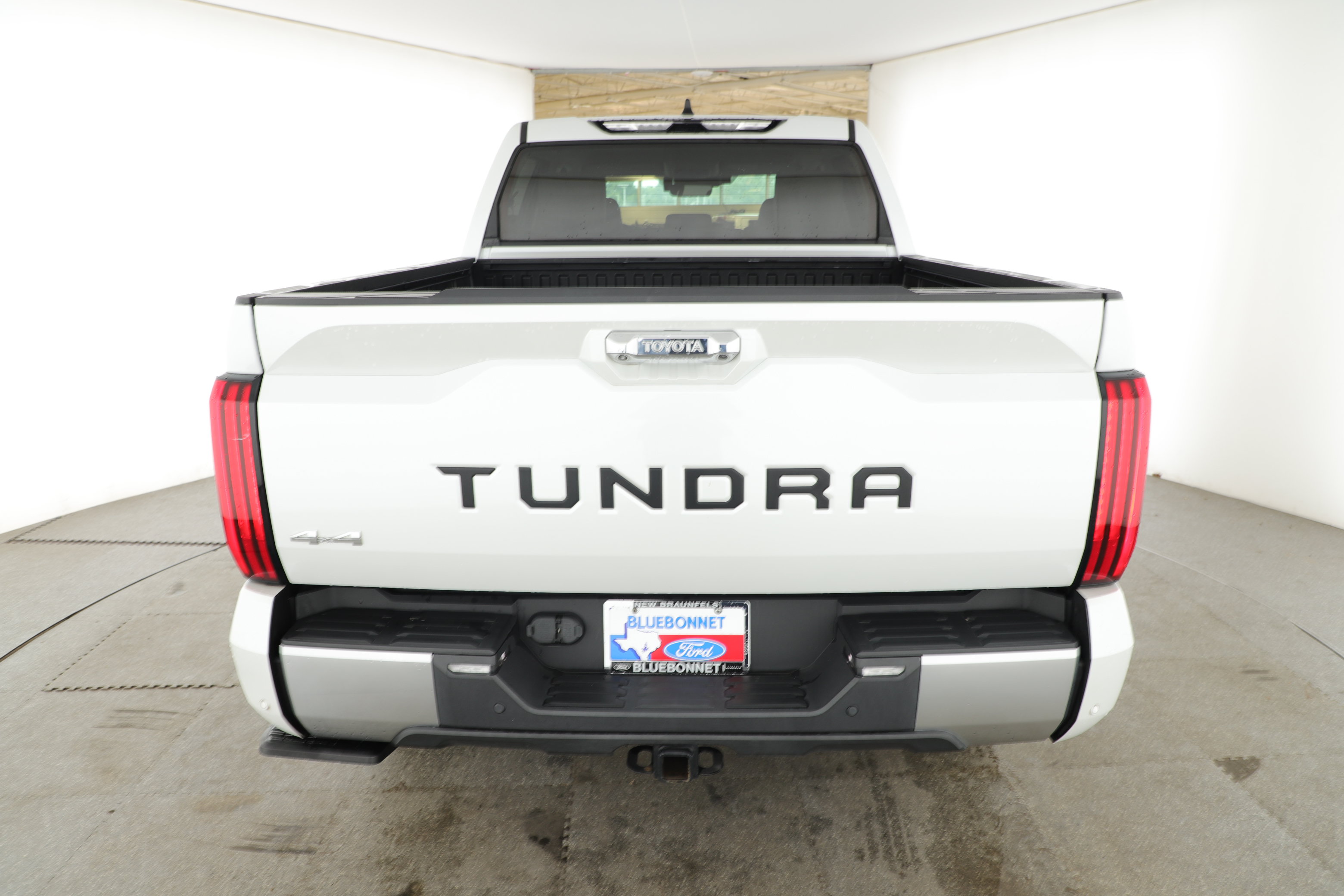 Used 2023 Toyota Tundra Limited w/ Power Package AWD/4WD image 4