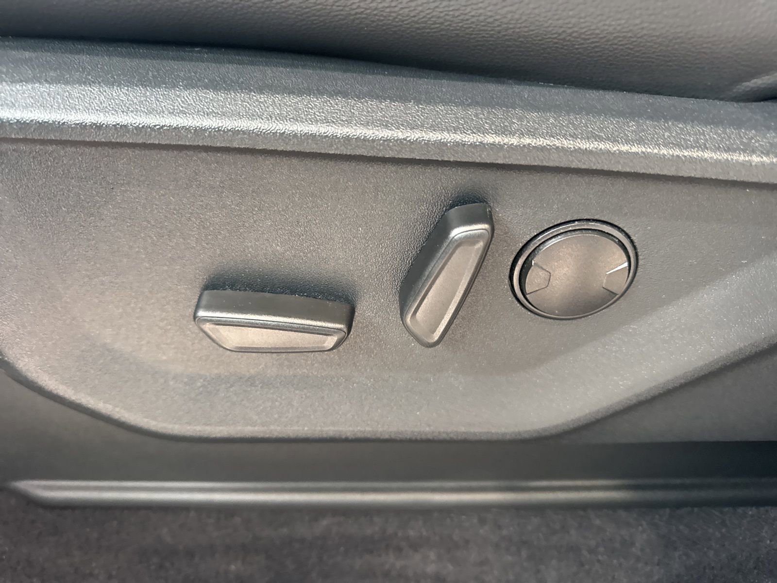 Certified 2025 Ford F150 Lariat w/ Equipment Group 501A Mid AWD/4WD image 27