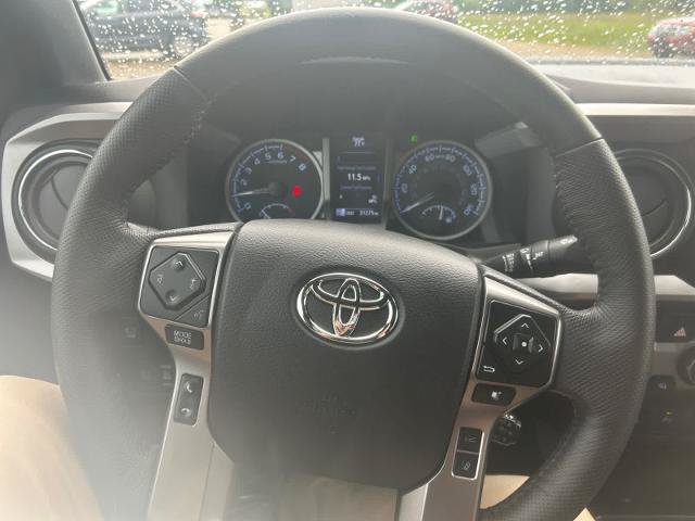 Used 2022 Toyota Tacoma Limited AWD/4WD image 11