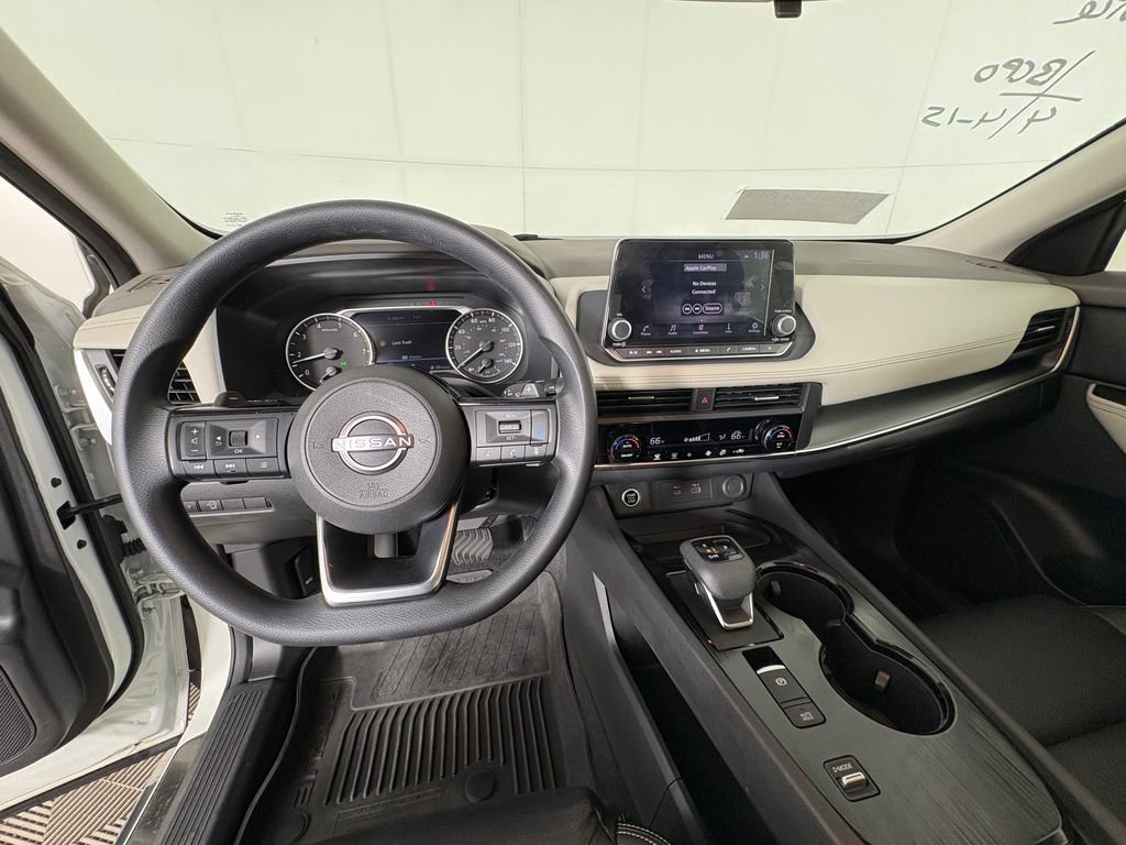 Used 2023 Nissan Rogue SV image 5