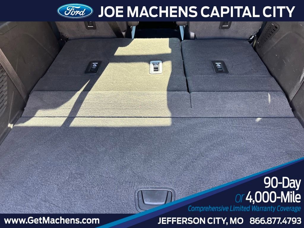 Used 2024 GMC Yukon SLT w/ SLT Luxury Package image 9